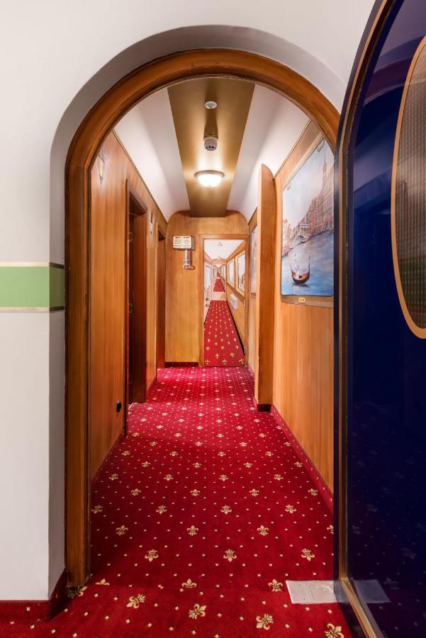 Hotel Du Train Мюнхен Экстерьер фото